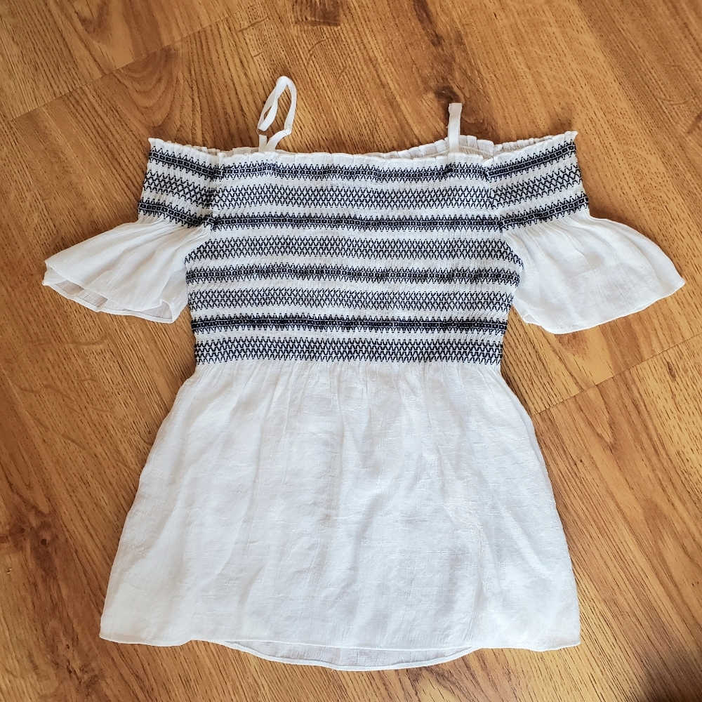 Off the shoulder, women size xs white short sleeve